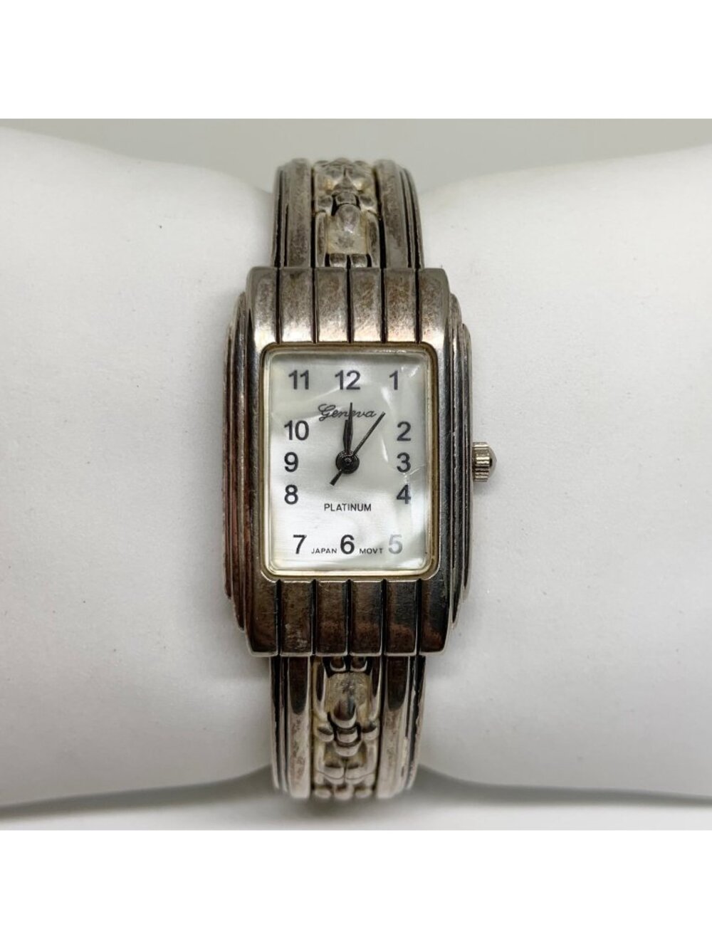 Vintage Geneva platinum silver tone women cuff bracelet watch 20mm 5.5” running